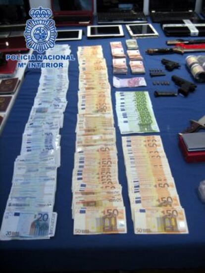Imagen del dinero incautado por la policía en la operación "Triada".
