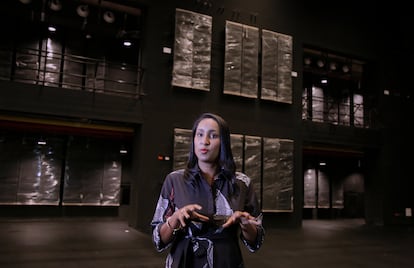 La ministra de cultura, Angélica María Mayolo, recorre el nuevo Centro Nacional de las Artes, espacio recién inaugurado que busca dar visibilidad "al talento de las regiones".