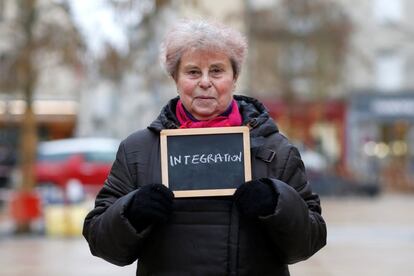 Marie-Francoise Lagente, 77, retired, holds a blackboard with the word "integration", the most important election issue for her, as she poses for Reuters in Chartres, France February 1, 2017. She said: "There are some factors that mean you will always be a foreigner if you leave your country. I love to travel, but I don't believe we can accept everybody coming to our country." REUTERS/Stephane Mahe SEARCH "ELECTION CHARTRES" FOR THIS STORY. SEARCH "THE WIDER IMAGE" FOR ALL STORIES