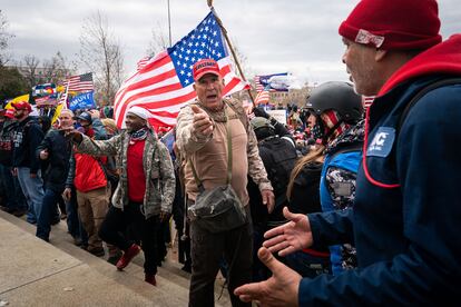 Pro-Trump Protests get Violent over Electoral College Certification