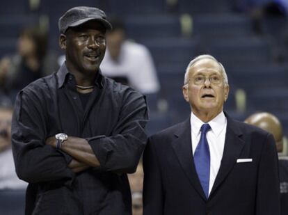 Michael Jordan y Larry Brown, en una imagen de archivo.