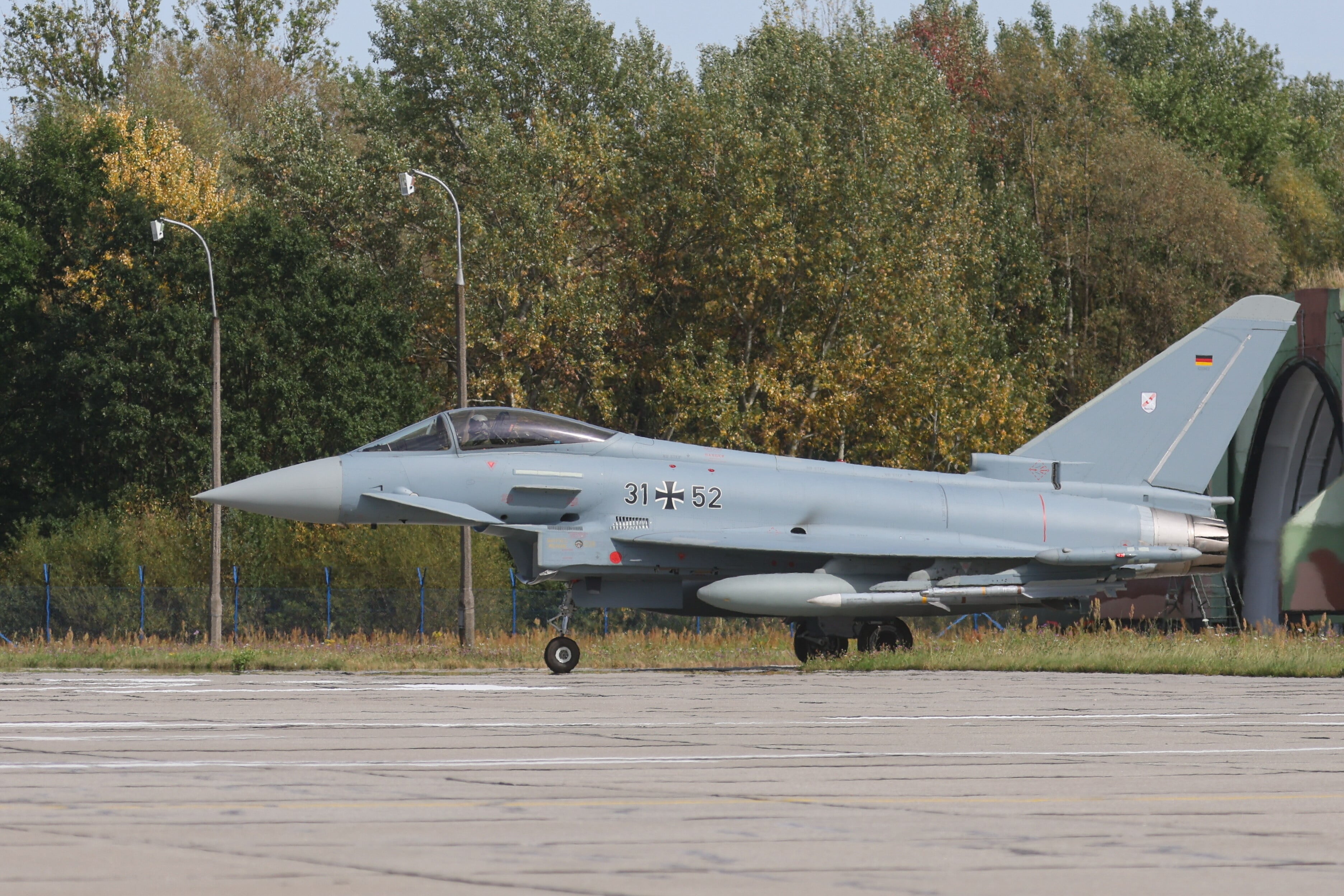 Despegue del caza multifunción alemán Eurofighter Typhoon.