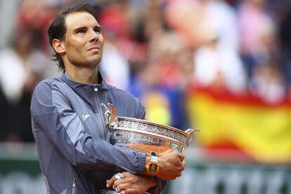Rafael Nadal holding the Roland Garros cup.