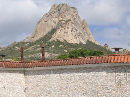 El gran monolito de Bernal.