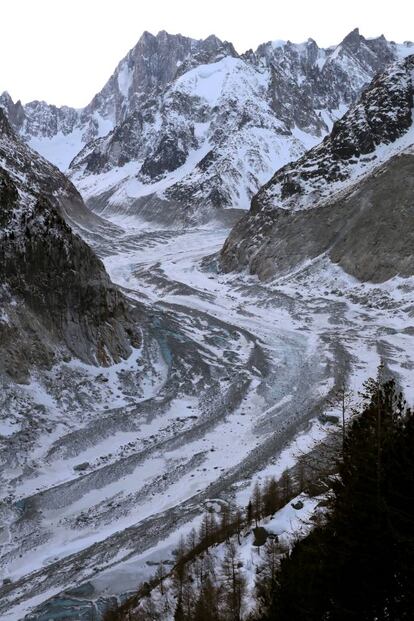 Imagen del Mont Blanc, en los Alpes, visto desde la estación de tren de Montenvers (Francia).