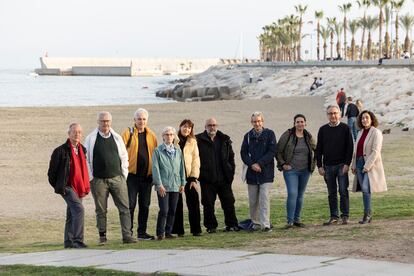 Miembros de la plataforma Defendamos Nuestro Horizonte, que ha iniciado una campaña de financiación para poner un recurso judicial contra la construcción de un rascacielos en el puerto de Málaga.