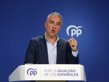 El coordinador general del PP, Elías Bendodo, este lunes durante una conferencia de prensa en la sede del partido.