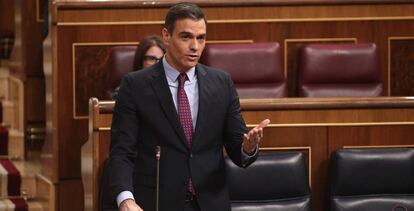 El presidente del Gobierno, Pedro Sánchez, durante su intervención en el Pleno del Congreso de los Diputados para responder a las preguntas de la sesión de control al Gobierno.