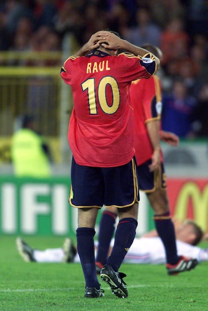 Raúl, tras fallar el penalti contra Francia en la Eurocopa 2000.