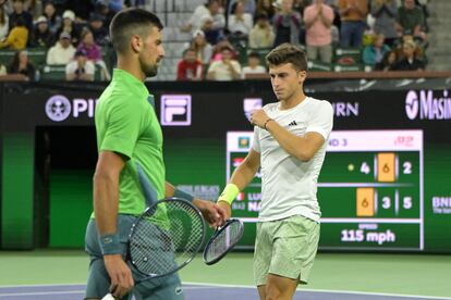 Djokovic y Nardi, en un instante del partido en Indian Wells.