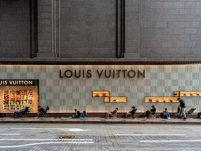 The line outside the Louis Vuitton store at the Shinsegae department store in Seoul, South Korea, on September 5, 2021.