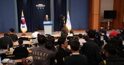 Kim You-geun anuncia la decisión de Corea del Sur, este viernes en Seúl.