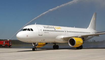 Un avi&oacute;n de la compa&ntilde;&iacute;a Vueling