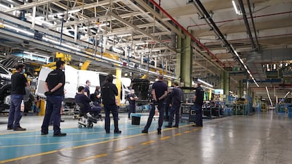 Imagen de la vuelta de la vuelta a la actividad este lunes en la planta de Mercedes en Vitoria
MERCEDES
27/04/2020