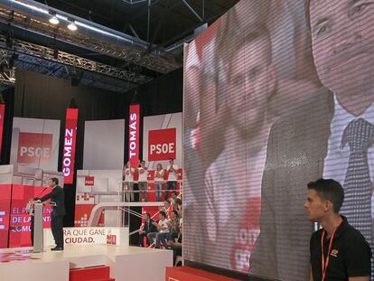 Tomás Gómez en el mitín de cierre de campaña