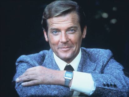 Roger Moore fue, al mismo tiempo, Bond y su parodia, la más lúdica y dionisiaca encarnación del personaje. En la imagen, el británico interpretando al agente 007 en 'Moonraker' (1979).