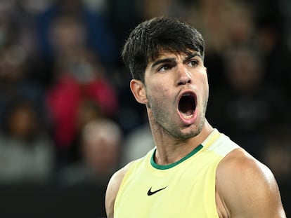 Carlos Alcaraz, durante le partido contra Kecmanovic en Melbourne.