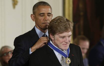 El actor y director Robert Redford es condecorado por el presidente Obama, el pasado mes de noviembre.