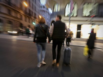 Turistas por el centro de Madrid.