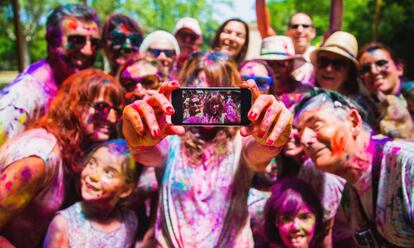 Participantes de una carrera Holi Life.