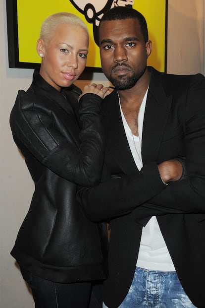 Kanye West y Amber Rose

¿Compartirían peluquero cuando Kanye West y Amber Rose estaban juntos? La cantante, fanática del pelo rapado y rubio, no cambió de coloración cuando salía con el rapero pero aún así el parecido de los cortes de ambos es innegable.