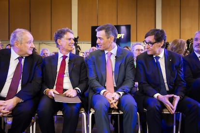 El presidente del Gobierno, Pedro Sánchez, en la 40ª Reunión Anual
del Cercle d’Economia, acompañado por el ministro de Industria y Turismo, Jordi Hereu; el president de la Generalitat, Salvador Illa; y el presidente del Cercle, Jaume Guardiola.