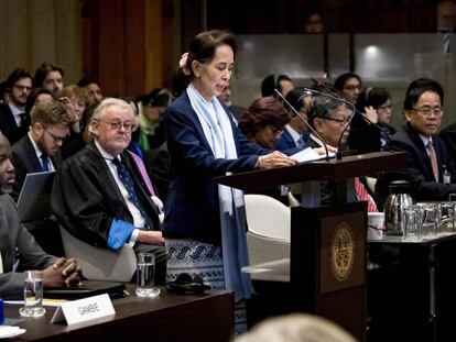 La premio Nobel de la Paz y consejera de Estado de Myanmar, hoy en el Tribunal Internacional de La Haya. 