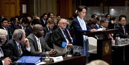 La premio Nobel de la Paz y consejera de Estado de Myanmar, hoy en el Tribunal Internacional de La Haya. 