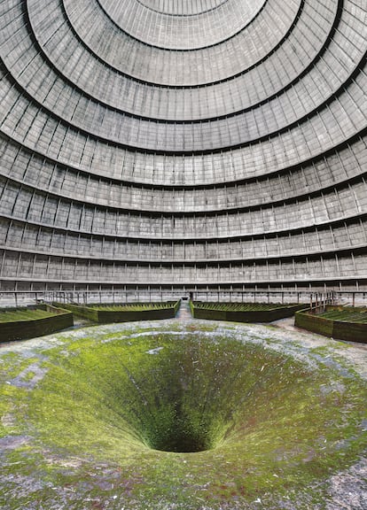Cooling Tower in Monceau-sur-Sambre (Belgium).
Before founding the Jonglez publishing house in 2003, Thomas Jonglez spent seven years working for a stainless steel company. “When I visited the industrial plants, I was very impressed,” he recalls. This experience sparked his appreciation for disused factories and industrial landscapes, which feature prominently in the urbex books he has since published. 'The Atlas of Abandoned Places' includes, for example, this cooling tower in the town of Monceau-sur-Sambre.
“Some places quickly become favorites among the explorer and photographer community,” says Matt Emmett, the photographer behind the image featured in the book. “The building, located in a bustling industrial town in central Belgium, offers an exciting and truly sensory experience that more than justifies its immense popularity.”
The cooling tower sits beside an abandoned power station, separated by a canal and sluice. Its function was to cool and recirculate water that was boiled to produce the steam that powered the station’s turbines.