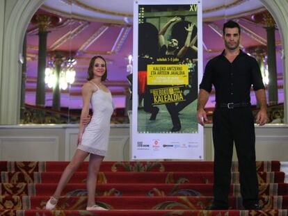 Participantes en la gala Pirineos de Circo este viernes en el Teatro Arriaga en la presentación del espectáculo. 