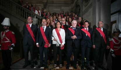 Los 41 regidores del Ayuntamiento de Barcelona, el día de la investidura de Colau como alcaldesa.