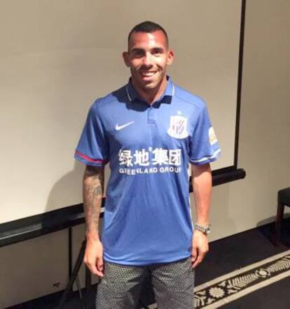 Tévez, con su nueva camiseta.