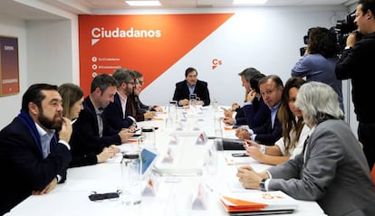 El presidente de la comisión gestora de Ciudadanos, Manuel García Bofill preside la reunión de la dirección provisional celebrada el martes en su sede. 