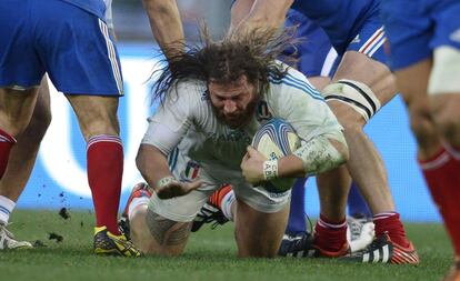 El jugador de Italia Martin Castrogiovannien el partido ante Francia.