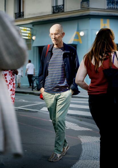 Laurent Mauvignier, retratado en las calles de París el viernes pasado, considera que, "pase lo que pase, la ultraderecha ya ha ganado las elecciones francesas".