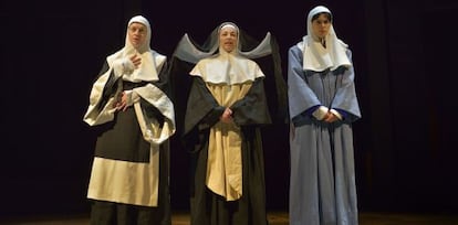 Nuria Gonz&aacute;lez, Cristina Marcos y Mar del Hoyo en escena.