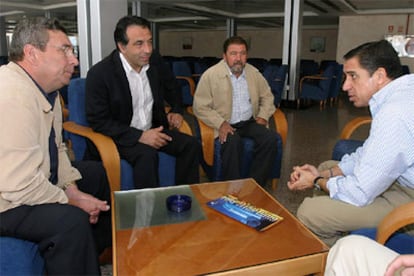 Zaplana, en una reunión que ha mantenido hoy en Benidorm con representantes de Valencia, Alicante y Villajoyosa.