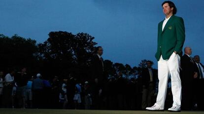 Bubba Watson posa con la chaqueta verde, el símbolo del campeón del Masters de Augusta.