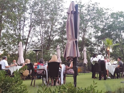 Terraza del restaurante de Javier Martín, en Cáceres.