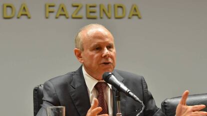 Ministro Guido Mantega, en una rueda de prensa en 2014