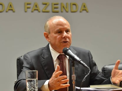 Ministro Guido Mantega, en una rueda de prensa en 2014