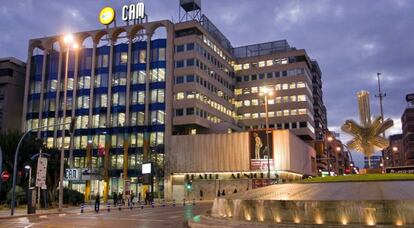 Sede central en Alicante de la CAM, entidad adquirida por el Banco de Sabadell.