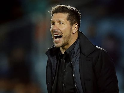 Simeone durante el partido en Getafe. 