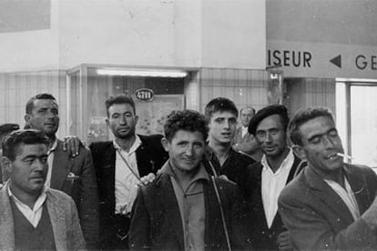 Trabajadores españoles en la estación de Colonia-Deutz, donde llegaba el tren especial procedente de Hendaya, en 1964.