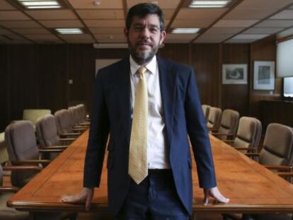 Alberto Nadal, en una sala del Ministerio de Energ&iacute;a. 