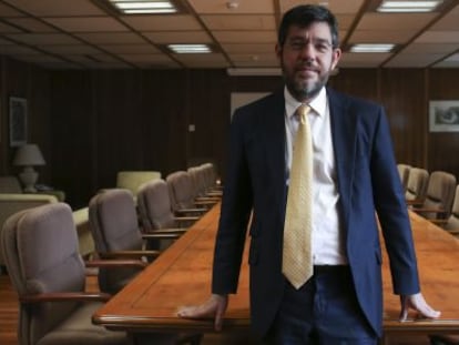 Alberto Nadal, en una sala del Ministerio de Energ&iacute;a. 