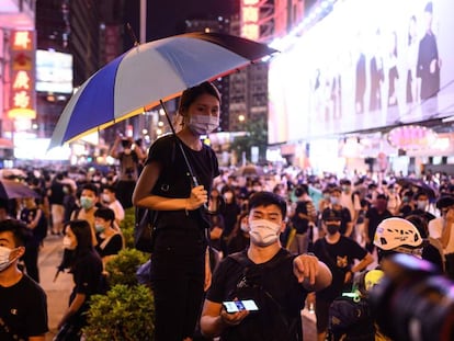 Manifestação em uma estação de trem de Hong Kong, na sexta-feira.