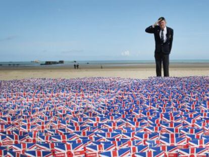 El veterano de guerra Fred Holborn, en la playa de Gold.  