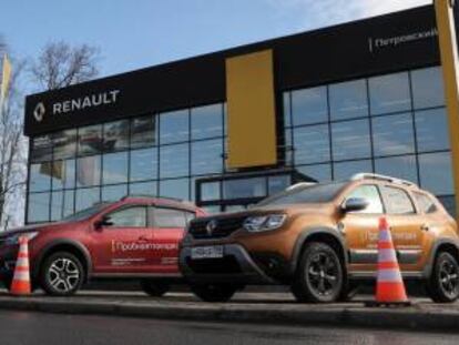 Coches de Renault en San Petersburgo (Rusia).