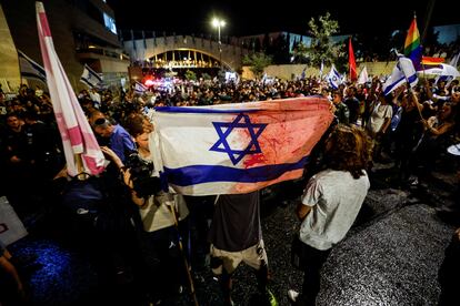 Manifestación en Jerusalén, cerca del Parlamento, tras la aprobación de la ley, este lunes. 
